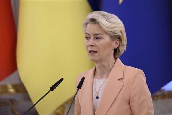 AB Komisyonu Başkan Leyen, yapay zeka yarışının daha yeni başladığını