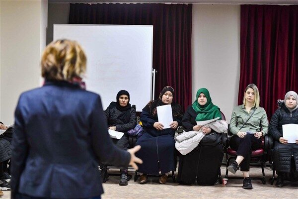 Program, AÇEV gönüllü eğiticilerinin rehberliğinde haftada bir gün, 2,5 saat