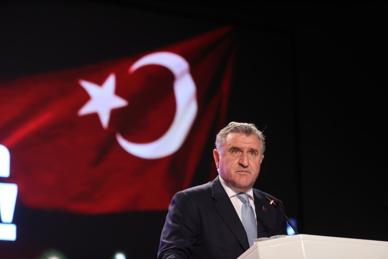 Gençlik ve Spor Bakanı Dr. Osman Aşkın Bak, Gençlik Politika