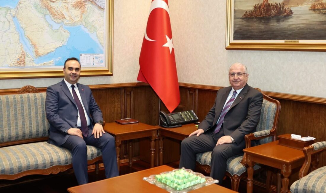 Milli Savunma Bakanı Yaşar Güler, Sanayi ve Teknoloji Bakanı Mehmet