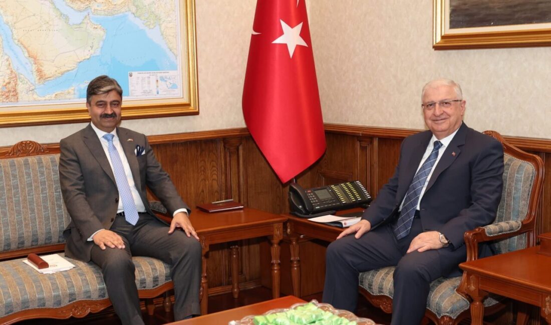 Milli Savunma Bakanı Yaşar Güler, Pakistan Savunma Bakan Yardımcısı Emekli