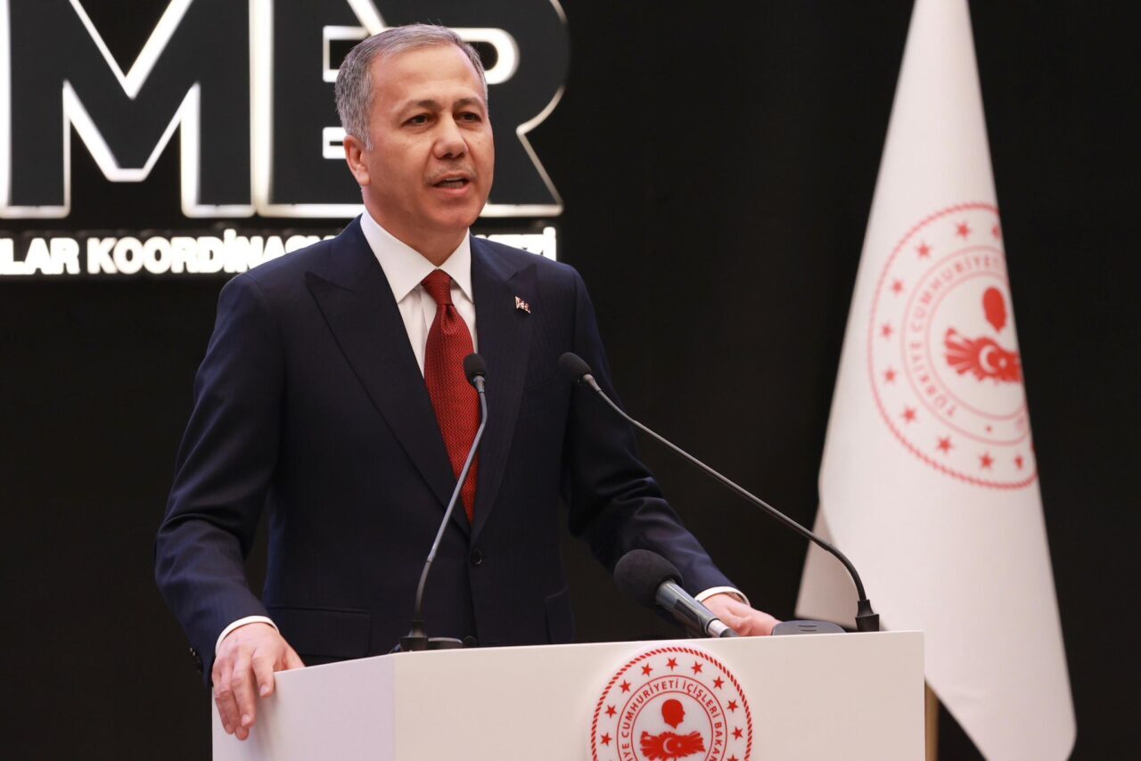 İçişleri Bakanı Ali Yerlikaya, yeni görevlerine başlayanlara başarılar diledi. Yerlikaya,
