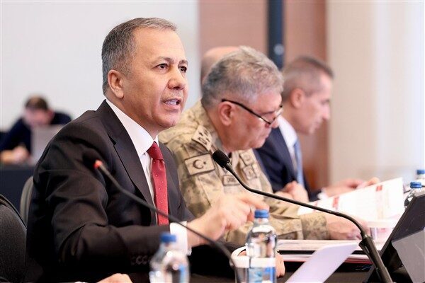 İçişleri Bakanı Yerlikaya, Mardin Huzur Toplantısı’nda terör, asayiş, uyuşturucu, kaçakçılık,