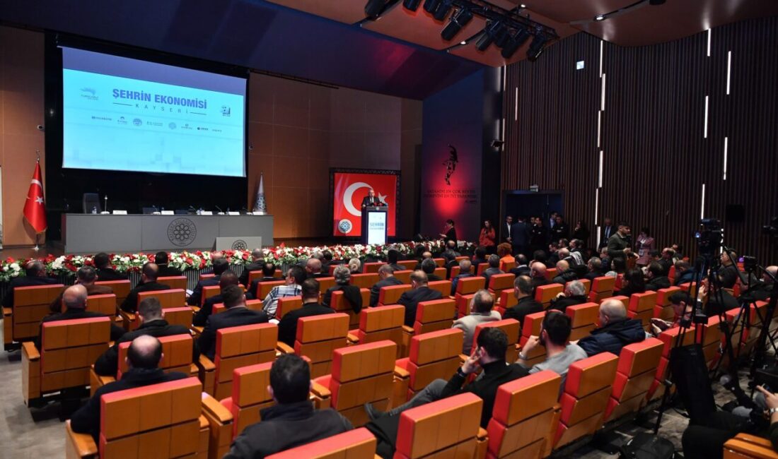 Kayseri Büyükşehir Belediye Başkanı Memduh Büyükkılıçve  Kayseri Valisi Gökmen Çiçek,