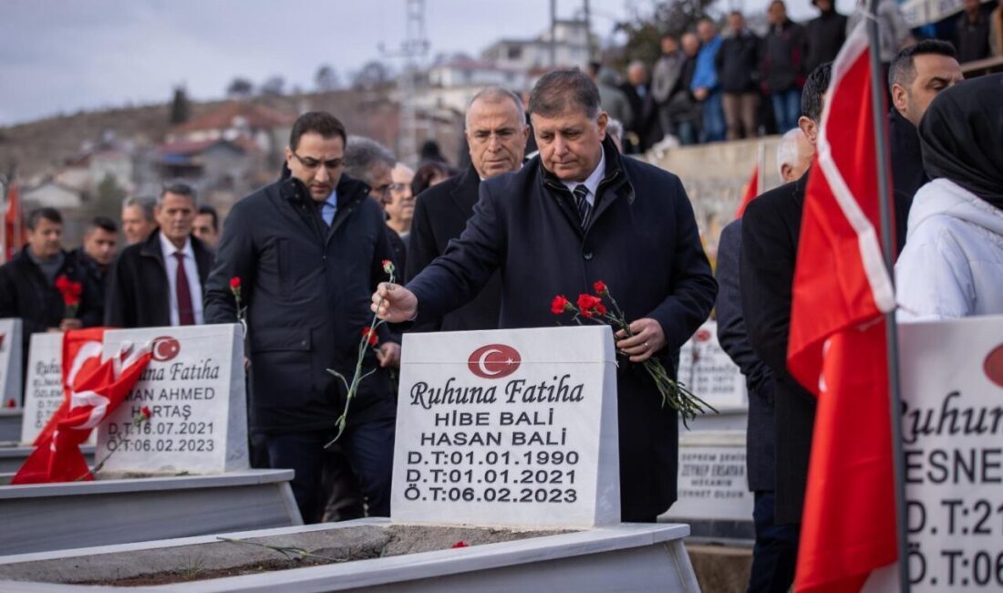İzmir Büyükşehir Belediye Başkanı Cemil Tugay ve İzmirli ilçe belediye