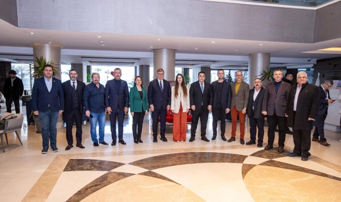 İzmir Büyükşehir Belediye Başkanı Cemil Tugay, Çeşme Belediyesi’nin İzmir Ticaret
