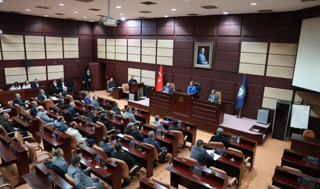 Toplantıda Eskişehir Büyükşehir Belediye Başkanı Ayşe Ünlüce'ye Büyükşehir Belediyesi Genel
