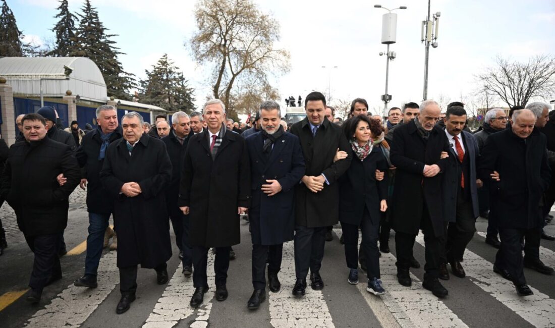 Ankara Büyükşehir Belediye Başkanı Mansur Yavaş,maden işçileri ile birlikte Özelleştirme