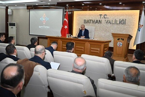 Toplantıda, ilde devam eden projeler, yürütülen çalışmalar ve geleceğe yönelik