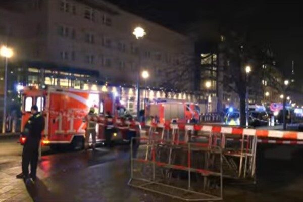 Alman polisi, Berlin'deki Holokost anıtında bir İspanyol turistin bıçaklanmasıyla bağlantılı
