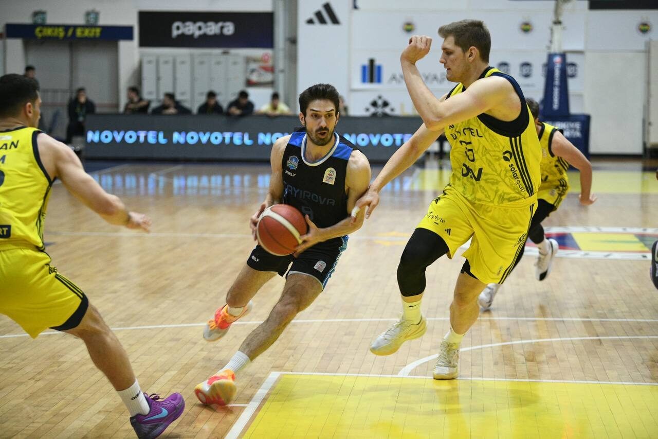 Çayırova Belediyesi, Fenerbahçe Koleji Novotel’le oynadığı mücadeleden galibiyetle ayrıldı. Fenerbahçe