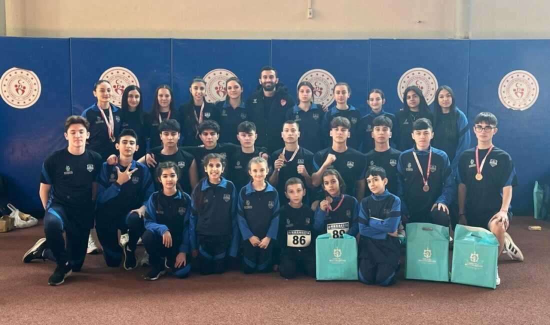 Çayırova Belediyesi Eğitim Spor Kulübü’nün atletizm branşı sporcuları, Kocaeli Salon