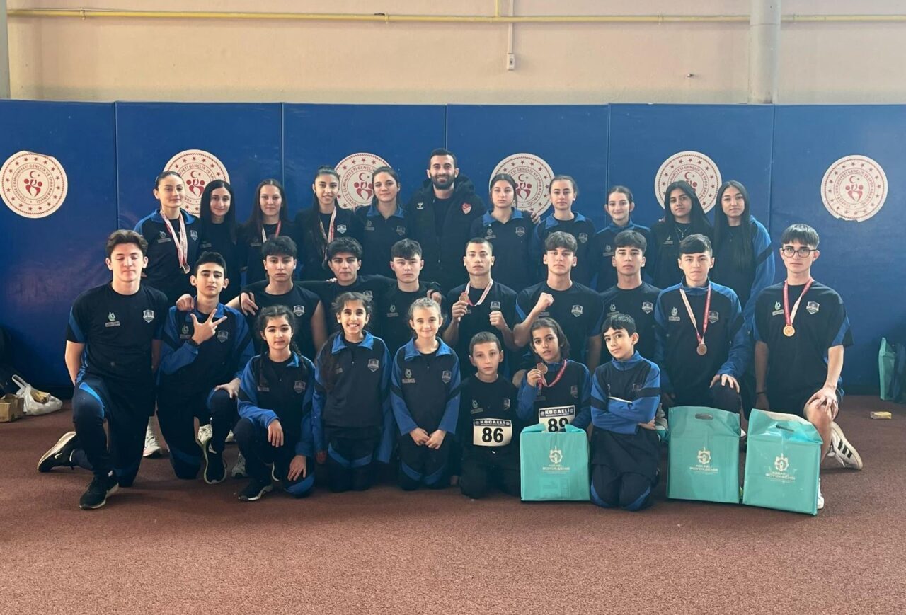 Çayırova Belediyesi Eğitim Spor Kulübü’nün atletizm branşı sporcuları, Kocaeli Salon