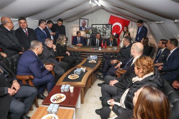 Cumhuriyet Halk Partisi (CHP) Genel Başkanı Özel, 6 Şubat depreminden