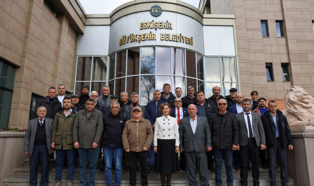 Çifteler ilçesinde görev yapan muhtarlar Büyükşehir Belediye Başkanı Ayşe Ünlüce