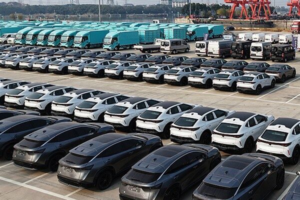 Çin Ticaret Bakanı Wang Wentao, dün Avrupa Otomotiv Endüstrisi Birliği Başkanı ve