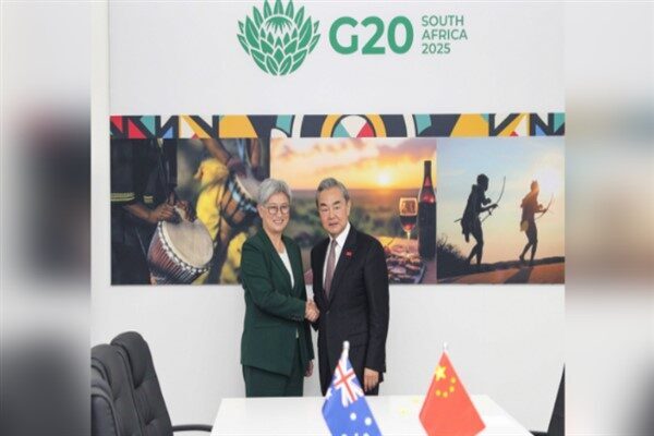 Çin Dışişleri Bakanı Wang Yi, dün Avustralyalı mevkidaşı Penny Wong