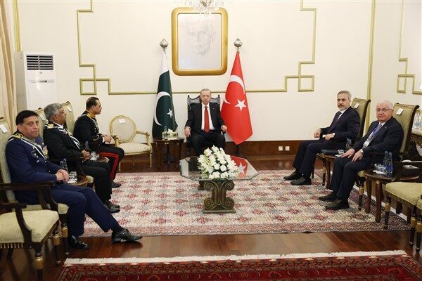 Cumhurbaşkanı Erdoğan, resmi temaslarda bulunmak üzere ziyaret ettiği Pakistan'ın başkenti