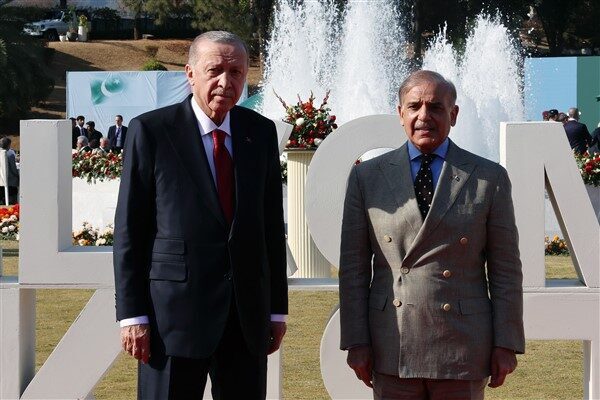 Türkiye Cumhuriyeti Cumhurbaşkanı Recep Tayyip Erdoğan, Pakistan Başbakanı Şahbaz Şerif