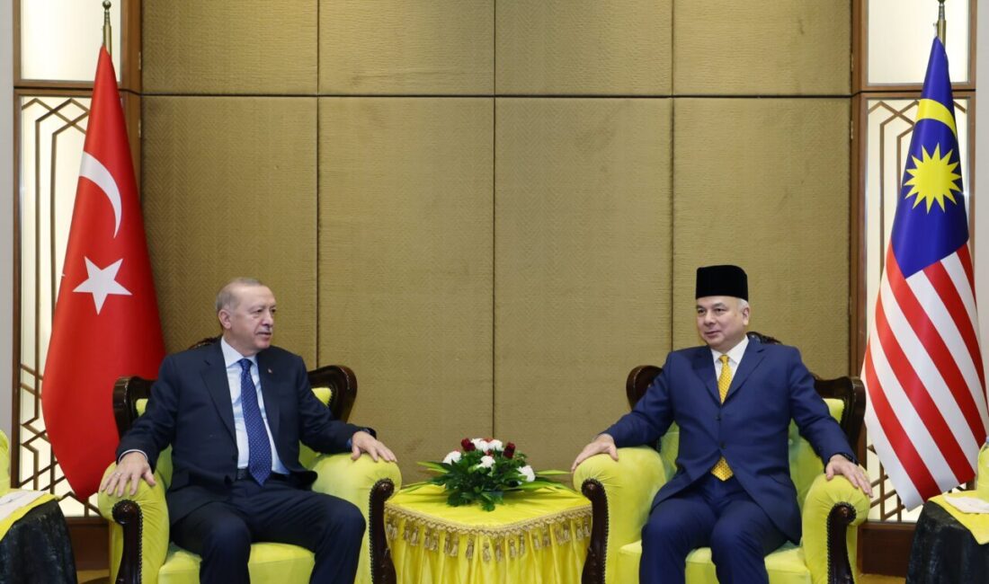 Cumhurbaşkanı Recep Tayyip Erdoğan, Malezya'da Perak Sultanı Nazrin Şah ile