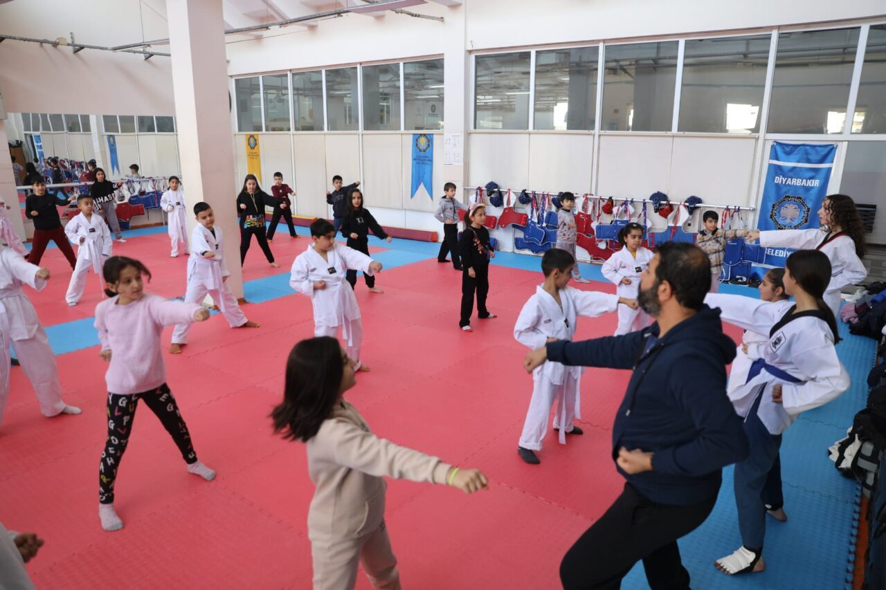 Gençlik ve Spor Hizmetleri Dairesi Başkanlığı, çocuk ve gençlere yönelik
