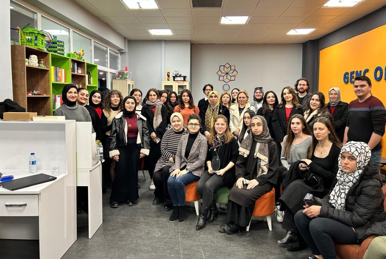 Düzce Üniversitesi İşletme ve Girişimcilik Topluluğu tarafından proje yönetimi alanında
