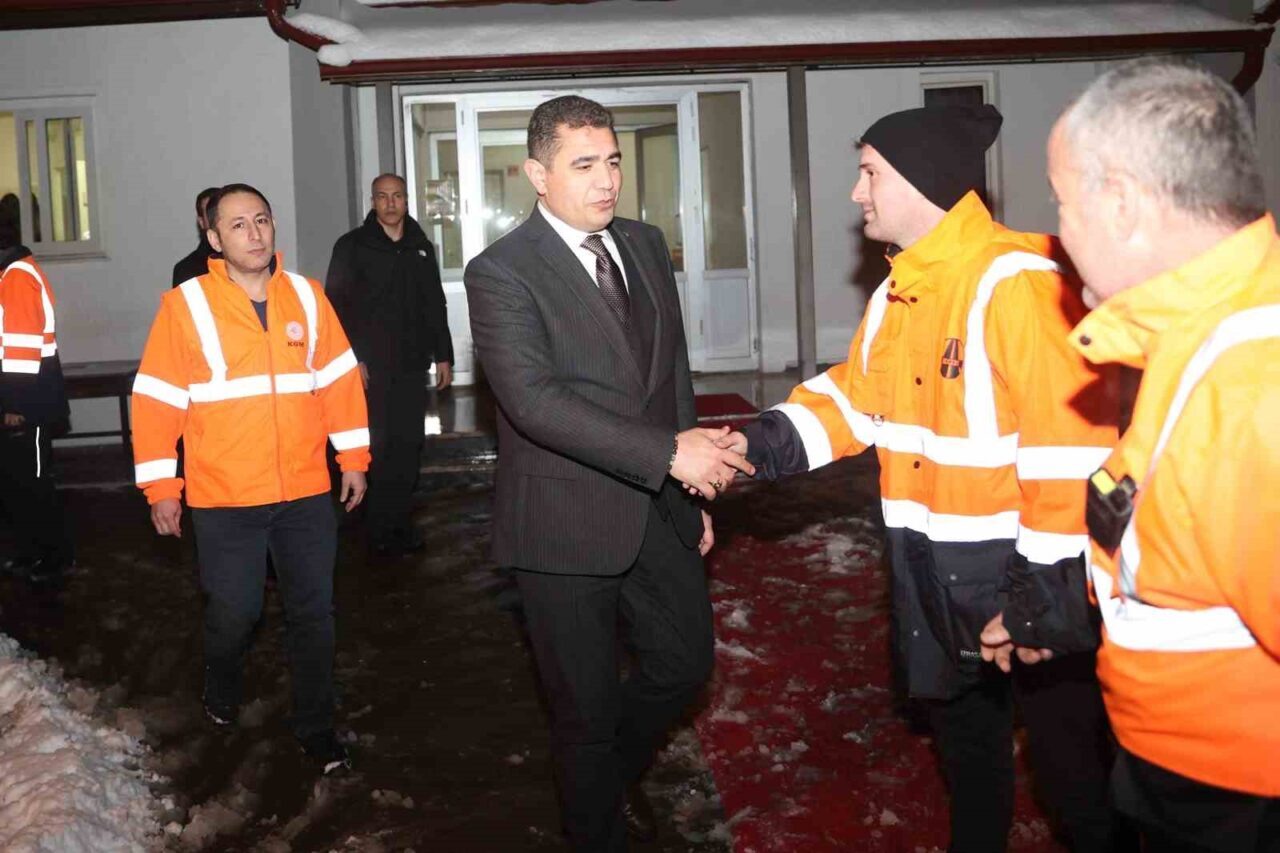 Anadolu Otoyolu ve D-100 kara yolundaki karla mücadele çalışmalarını Düzce