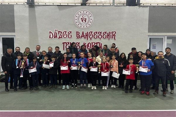 Okul Sporları Küçükler Tenis Müsabakaları birincileri belli oldu. Gençlik ve