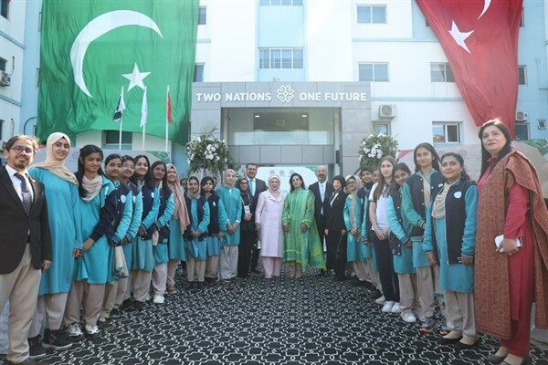 Resmi temaslarda bulunmak üzere Pakistan'ın başkenti İslamabad'da bulunan Cumhurbaşkanı Recep