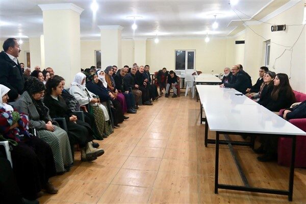 Van Büyükşehir Belediyesi Eşbaşkanları Neslihan Şedal ve Abdullah Zeydan, merkez