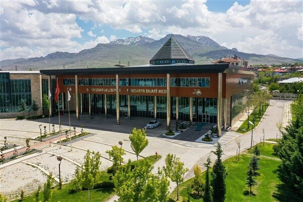Van Büyükşehir Belediyesi Eşbaşkanları Neslihan Şedal ve Abdullah Zeydan, Vanspor