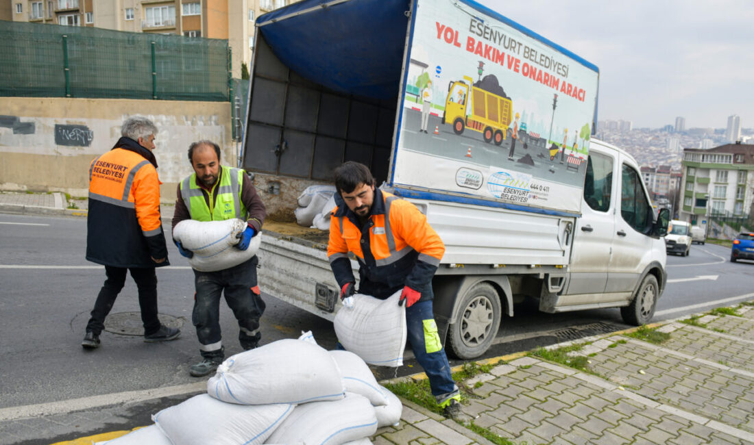 Esenyurt Belediyesi, kışa hazırlık çalışmalarını tamamladı.Esenyut'ta kış şartlarıyla mücadele kapsamında