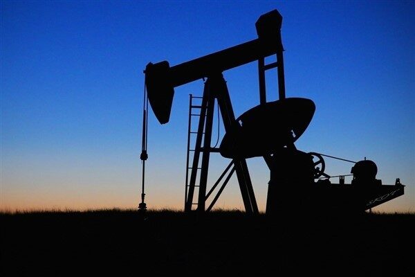 İnfo Yatırım’ın raporunda petrolün güne yatay bir seyirle başladığı belirtildi.