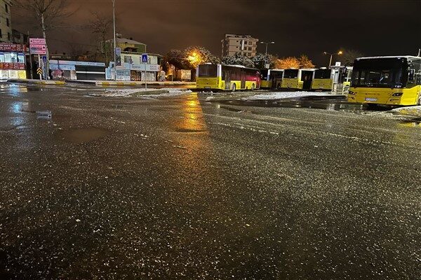 Dün gece boyunca don ve buzlanmaya karşı İBB sorumluluğundaki tüm