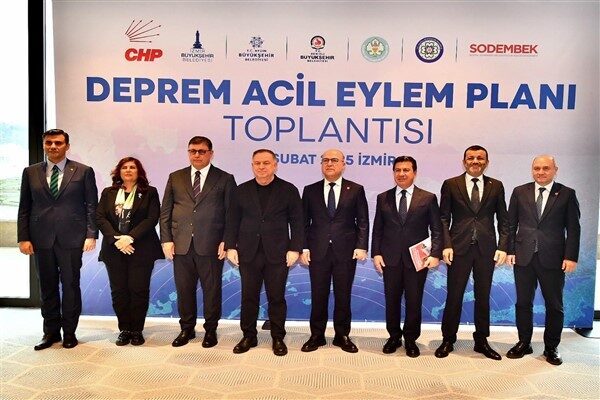 Cumhuriyet Halk Partisi (CHP) Genel Başkan Yardımcıları Gökan Zeybek ve