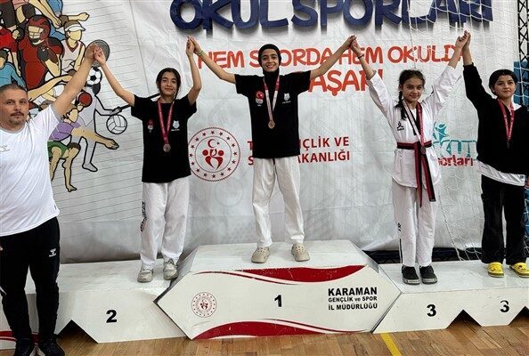 Merkez Spor Salonu’nda gerçekleştirilen müsabakalara minikler, küçükler, yıldızlar ve gençler