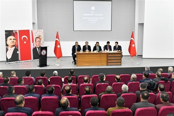 Toplantılarda muhtarlarla birçok konuda değerlendirmelerde bulunduklarını ifade eden Vali Demiryürek,