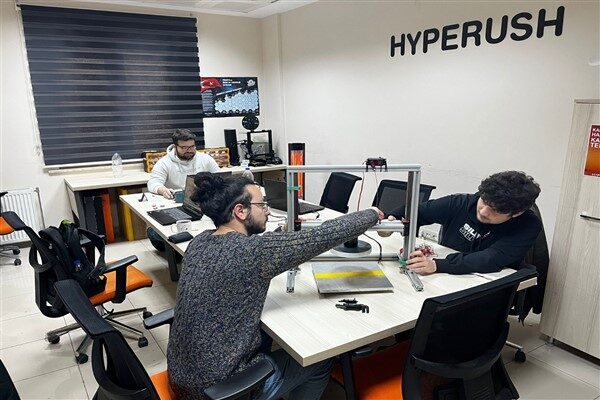 Kocaeli Üniversitesi Makine Mühendisleri Kulübü ve Yazılım Kulübü öğrencileri, TEKNOFEST