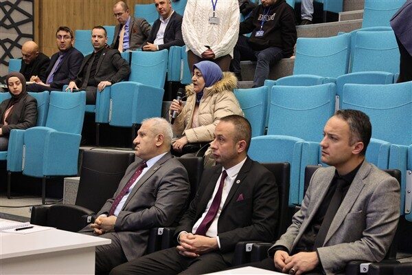Toplantılar, Kütahya Belediyesi Konferans Salonu'nda, Kütahya Belediye Başkanı Eyüp Kahveci'nin
