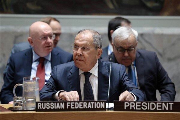 Rusya Dışişleri Bakanı Lavrov, çok sayıda dost ve hemfikirleriyle iş