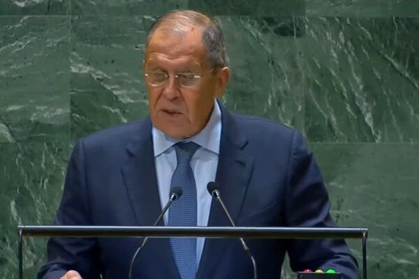 Lavrov, Russia in Global Affairs dergisindeki "BM Sözleşmesi çok kutuplu