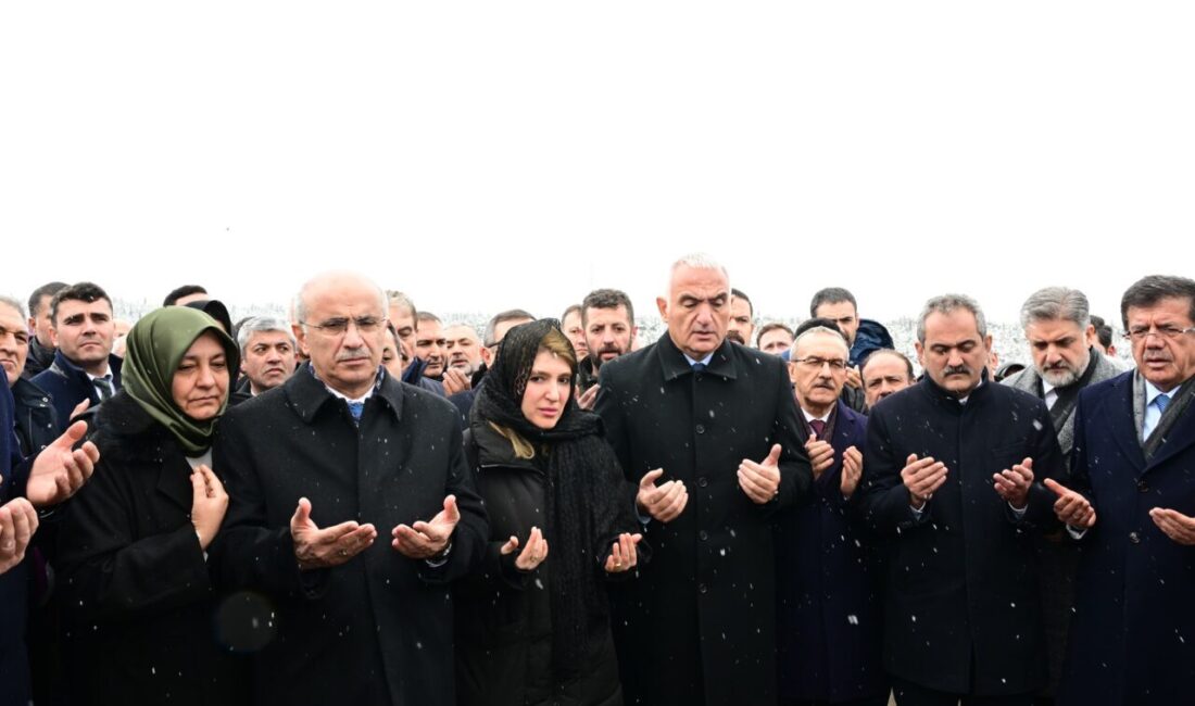 Hakim Bey Apartmanında gerçekleştirilen anma sonrasında 6 Şubat 2023 Kahramanmaraş