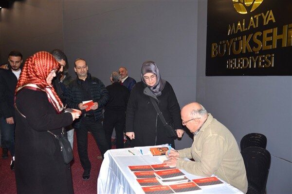 Konferansta, İslamiyet'teki dört büyük mezhepten biri olan Hanefi Mezhebi'nin kurucusu