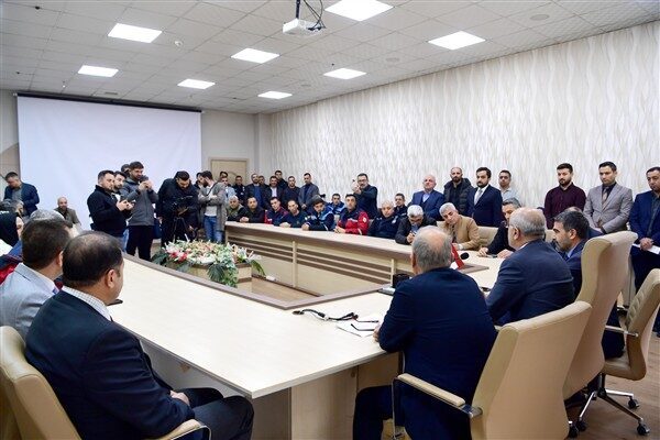 Tören, Malatya Büyükşehir Belediyesi Fırat Toplantı Salonu’nda yapıldı.  Törende Malatya