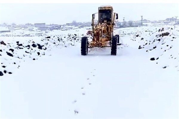 Belediyeden yapılan açıklamada, ekiplerin ulaşımın aksamaması ve vatandaşların mağduriyet yaşamaması