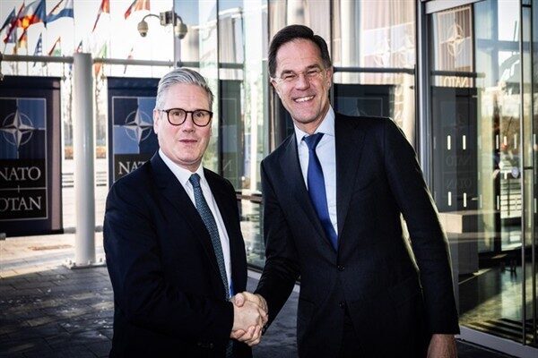 NATO Genel Sekreteri Mark Rutte bugün İngiltere Başbakanı Keir Starmer'ı