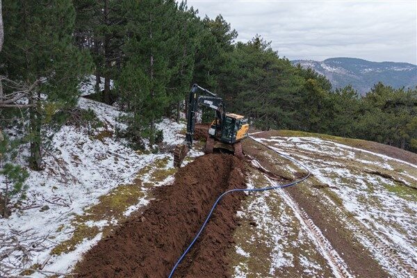 Ekipler, Sıdan Dağı’nın eteklerinde 1000 metre rakımdaki doğal kaynak suyunu