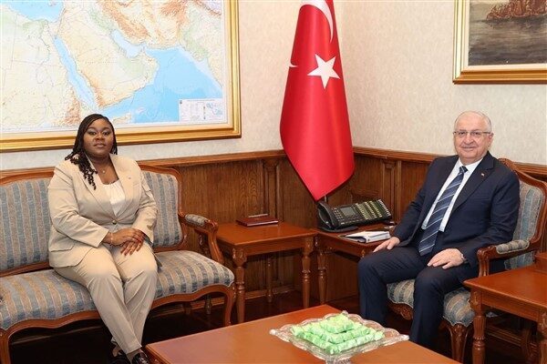 Milli Savunma Bakanı Yaşar Güler, Sierra Leone Büyükelçisi Francess Virginia Anderson’ı