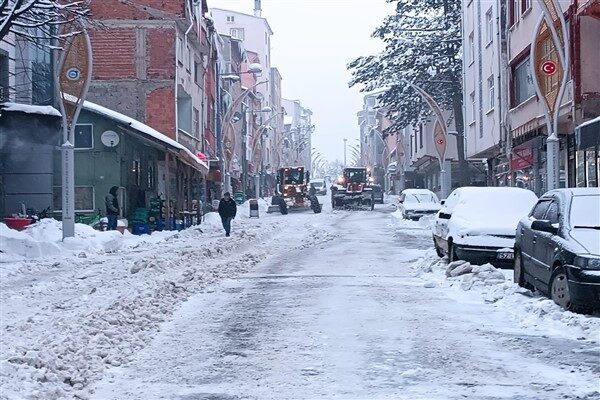 Ordu Büyükşehir Belediyesi karla mücadelede ekipleri, kar yağışının etkisinin en