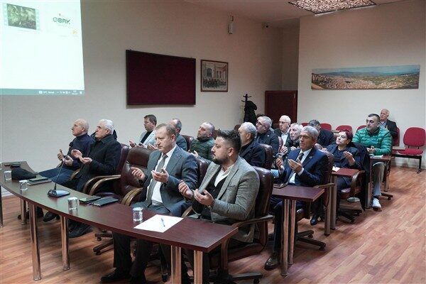 Toplantıya Belediye Başkanı Bekir Aydın, Belediye Başkan Yardımcısı Bilal Acar
